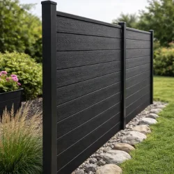 Guldklasse: Milano komposithegn med pulverlakeret galv. st�lstolper og tilbeh�r