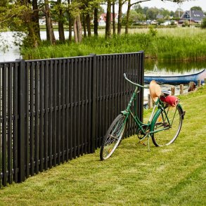 PLUS Nagano terrassehegn med trstolper - Guldklasse