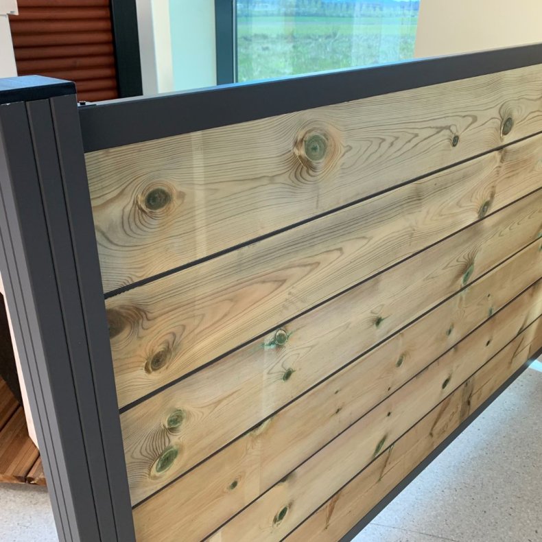 Systemhegn med alustolper i antracit - Slvklasse