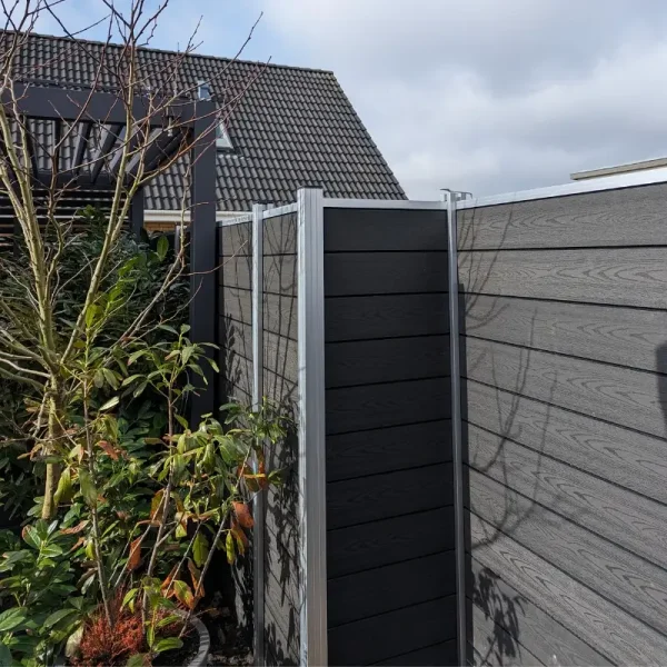 Nice komposithegn med aluminiumsstolper - Guldklasse