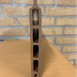 Guldklasse: Nice komposithegn med stlbundplade, galvaniserede stlstolper og tilbehr