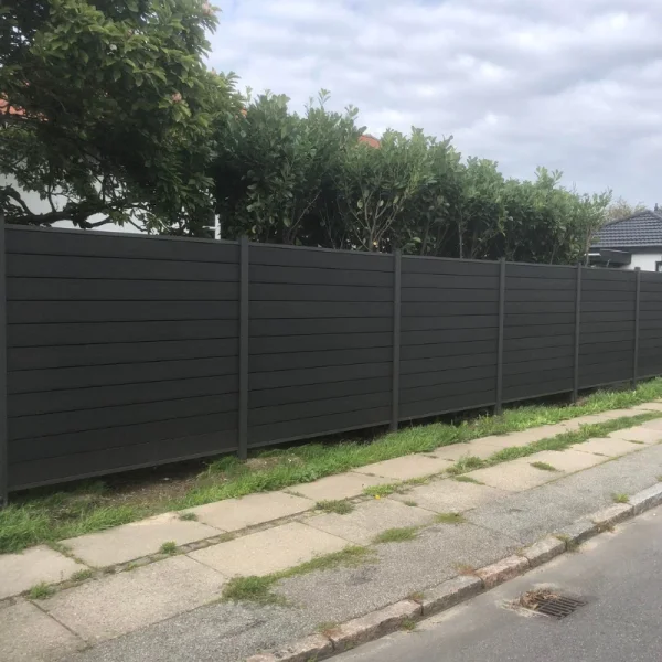 Nice komposithegn med aluminiumsstolper i antracit - Guldklasse