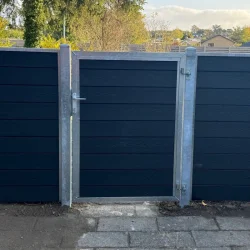 Nice enkeltlge i komposit inkl. stolper 97cm i bredden x den valgte hjde