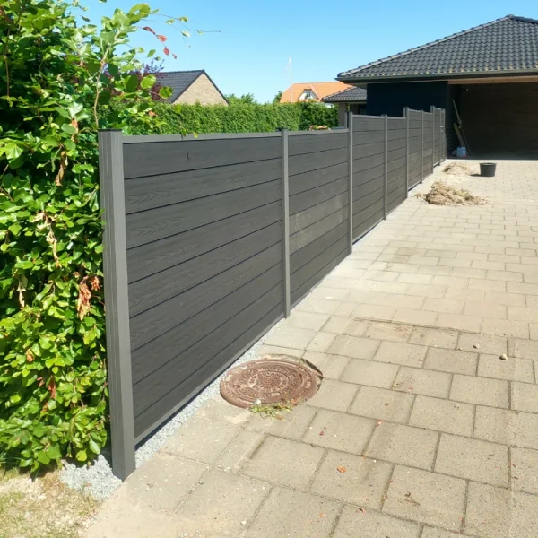 Nice komposithegn med aluminiumsstolper i antracit - Guldklasse