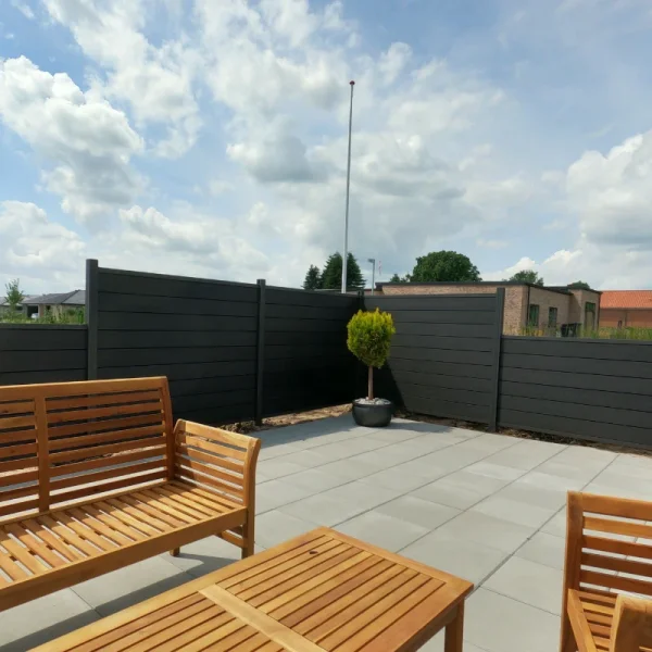 Nice komposithegn med aluminiumsstolper i antracit - Guldklasse