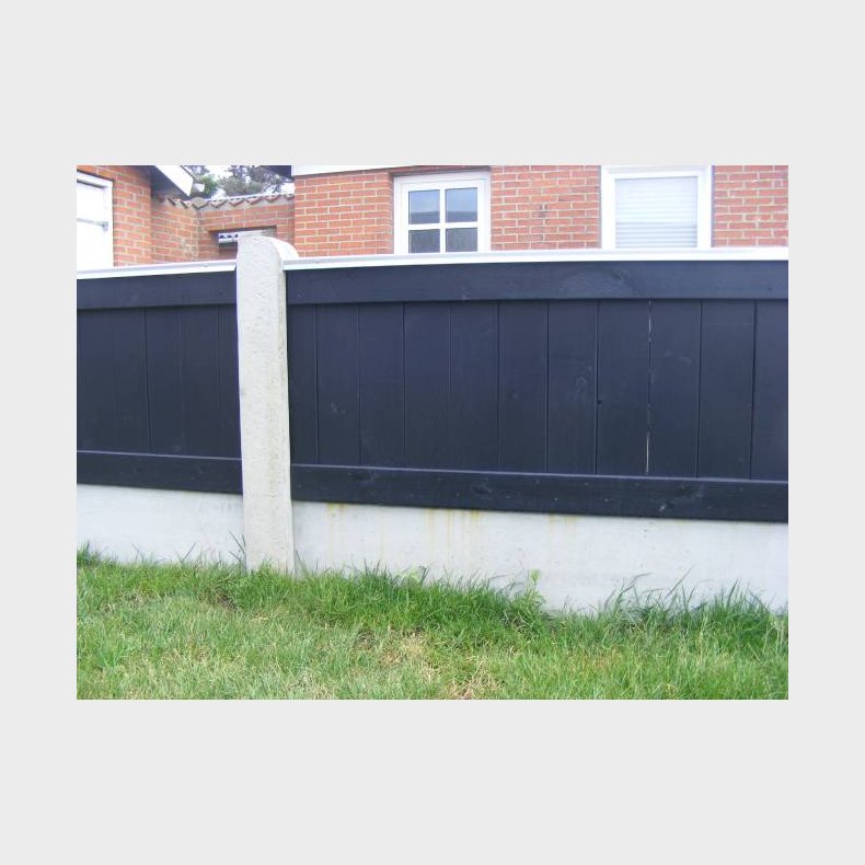 Plankehegn i sortmalet trykimprgneret fyr 189x180cm (210cm over jord)