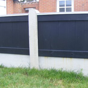 Plankehegn i sortmalet trykimpr�gneret fyr 189x120cm (150cm over jord)