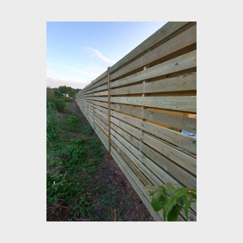 Frslev plankevrk i grnt trykimprgneret tr med trstolper - Guldklasse