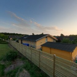 Guldklasse: Plankeværk model Frøslev vandret i grøn trykimprægneret inkl. stolper i træ og tilbehør