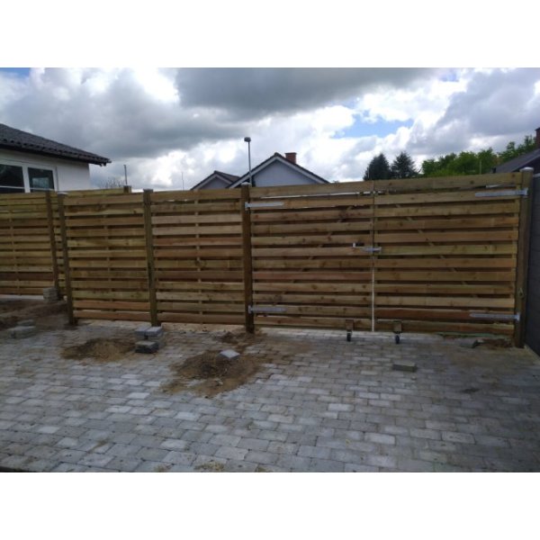 Plankevrk dobbeltlge vandret tilpasset hegnet (prisen glder kun ved montage)