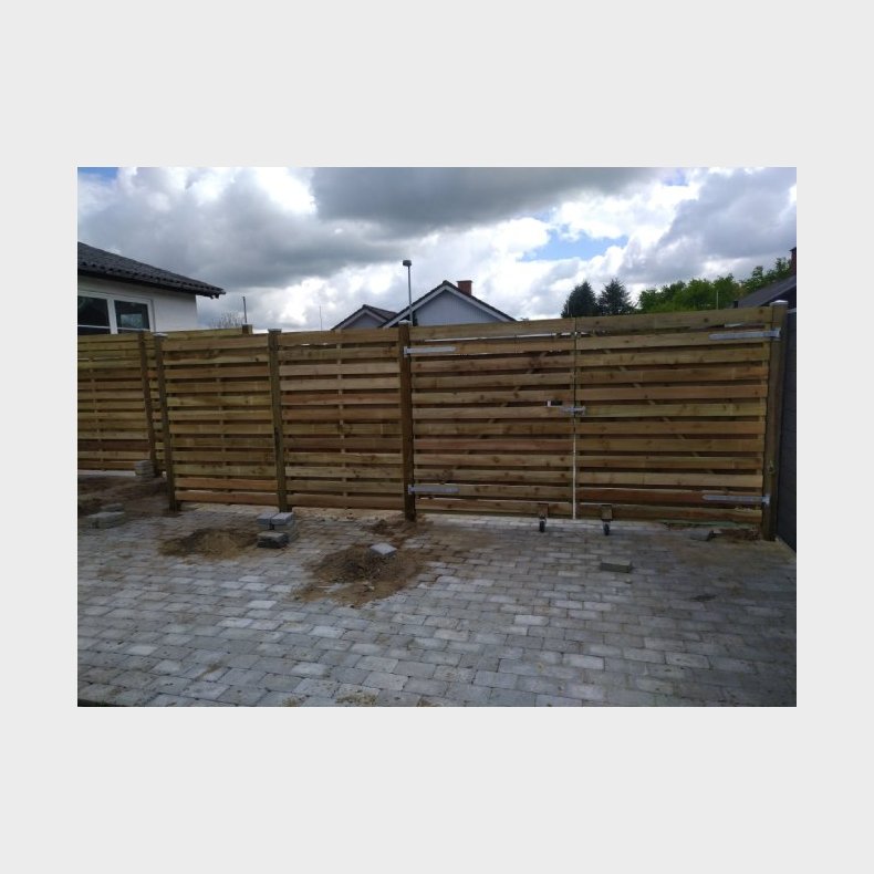 Plankevrk dobbeltlge vandret tilpasset hegnet (prisen glder kun ved montage)