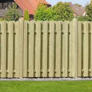 Samlet plankevrk med trstolper af model Skovby - Slvklasse