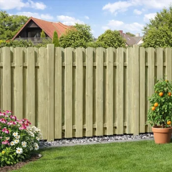 Samlet plankev�rk med tr�stolper af model Skovby - S�lvklasse