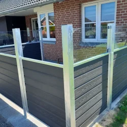Slvklasse: PLUS Artura komposithegn med glas inkl. galvaniserede stlstolper og tilbehr