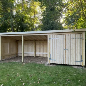 Guldklasse: Nordic Multihus 3-moduler med dobbeltdr og ben front i ubehandlet tr p 14m2