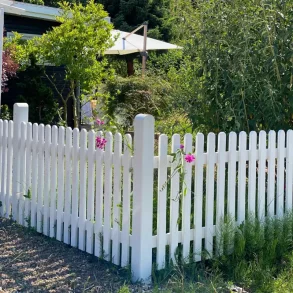 PLUS Retro forhavehegn med tr�stolper - Guldklasse