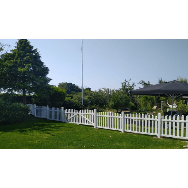 PVC Skagen hegn bue opad med brede stave i 180x150cm (BxH)