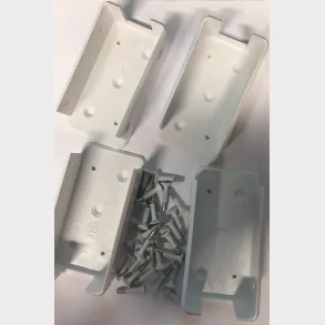 1 st PVC beslag med skruer ialt 4stk beslag