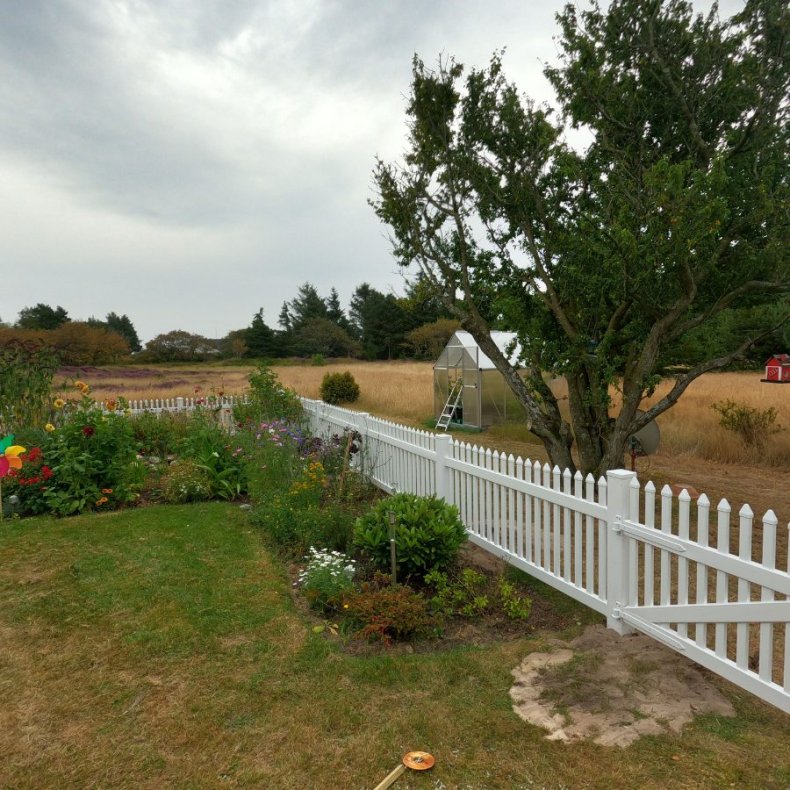 PVC Skagen hegn lige med smalle stave i 180x80cm