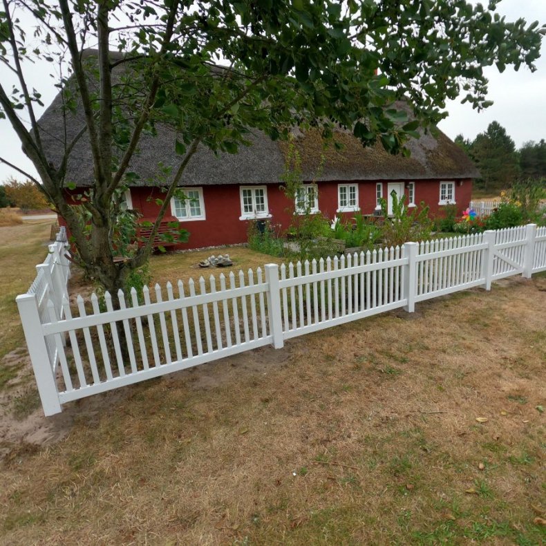 PVC Skagen hegn med lige smalle stave i 180x120cm 