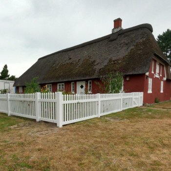 Guldklasse: Skagen hegn lige med smalle stave inkl. pvc stolper og tilbehr