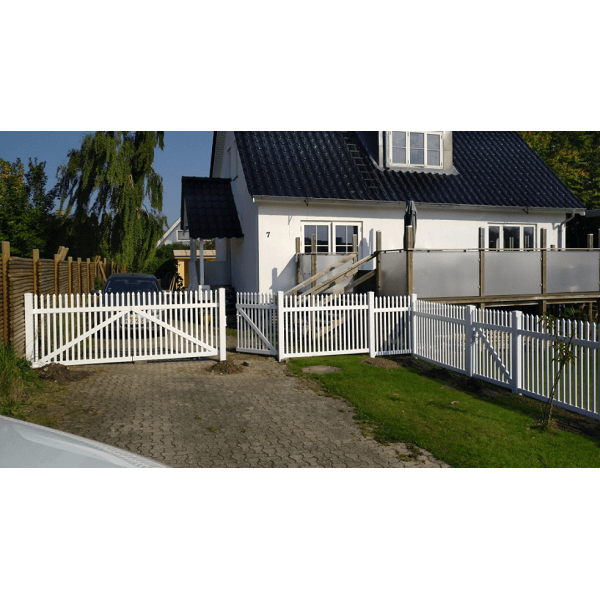 Skagen plastik hegn lige med smalle stave i 180x100cm (BxH)