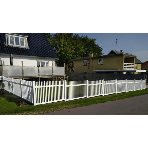 Skagen plastik hegn lige med smalle stave i 180x100cm (BxH)