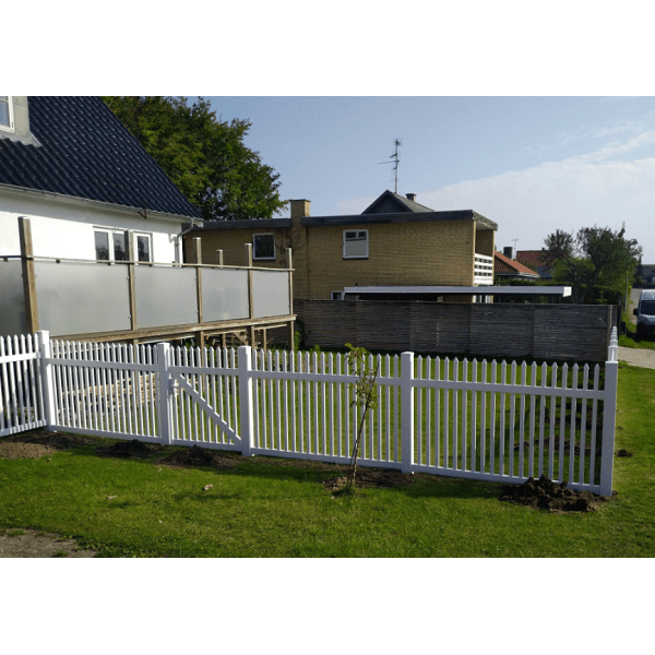 Skagen plastik hegn lige med smalle stave i 180x100cm (BxH)