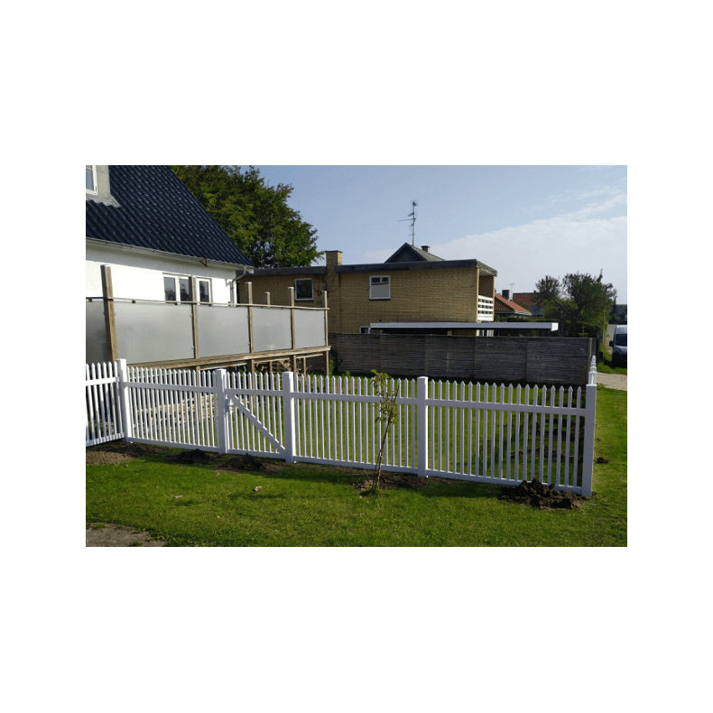 Skagen plastik hegn med lige smalle stave i 180x100cm