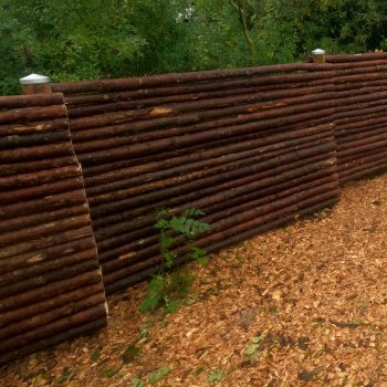 Guldklasse: Raftehegn med bark 4-7cm rafter inkl. stolper i tr og tilbehr