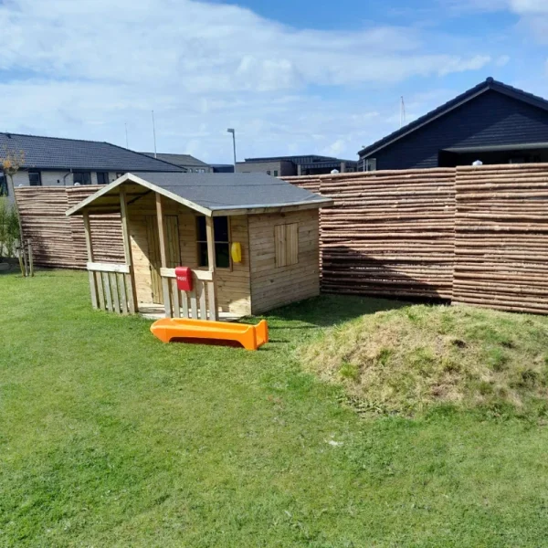 Raftehegn med bark 47 cm inkl. trstolper og tilbehr - Guldklasse