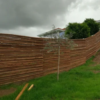 Guldklasse: Raftehegn med bark 4-7cm rafter inkl. stolper i tr og tilbehr