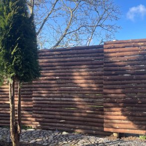 Platinklasse: Raftehegn med bark 5-9cm rafter inkl. ROBINIESTOLPER og tilbehr