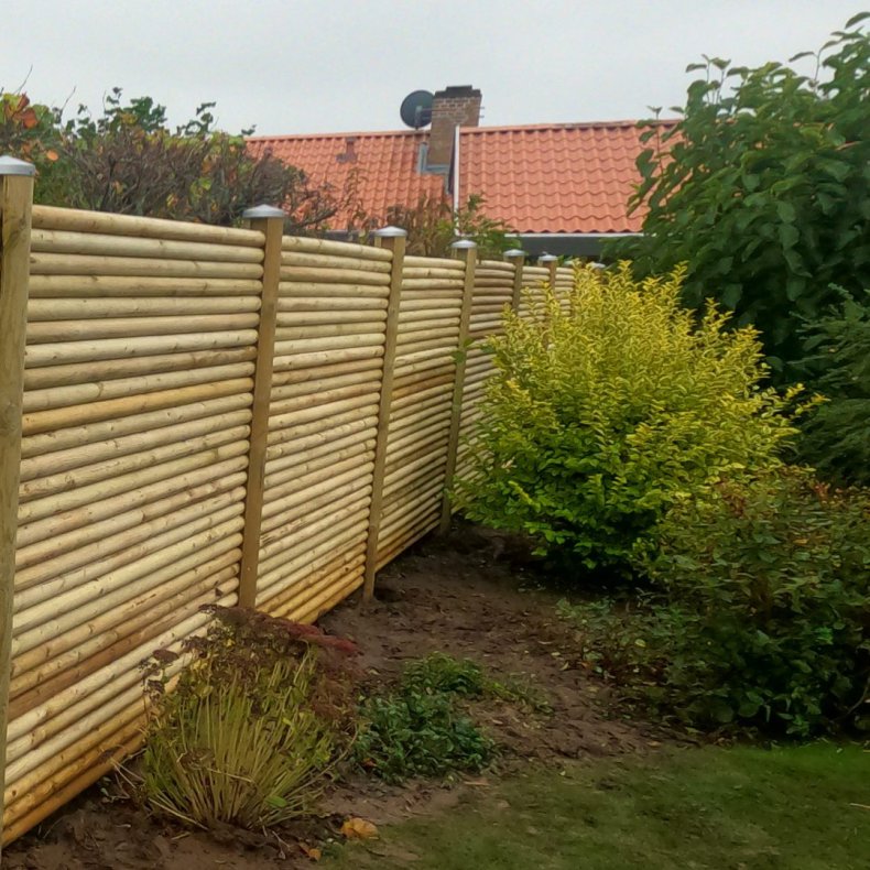 Systemhegn rafteprofil cylinderdrejet 6cm inkl. systemstolper i tr - Slvklasse