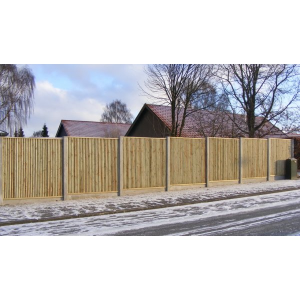 Guldklasse: Lodret raftehegn inkl. betonstolper, betonbundplade og tilbehr