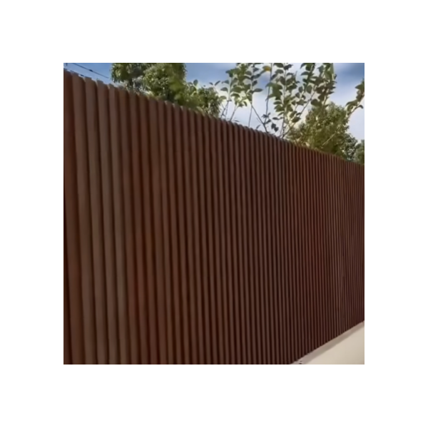 Platinklasse: Lefkas LODRET komposithegn m. bekldning p 2 sider inkl. galv. stolper og tilbehr