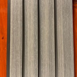 Slvklasse: Samos lodret komposithegn inkl. alustolper i antracit og tilbehr