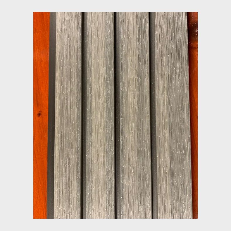 Samos lodret komposithegn med alustolper - Slvklasse