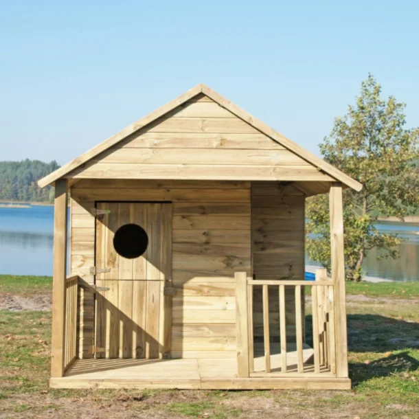 Simon legehus med udhng  et klassisk trlegehus til leg og kreativ udfoldelse