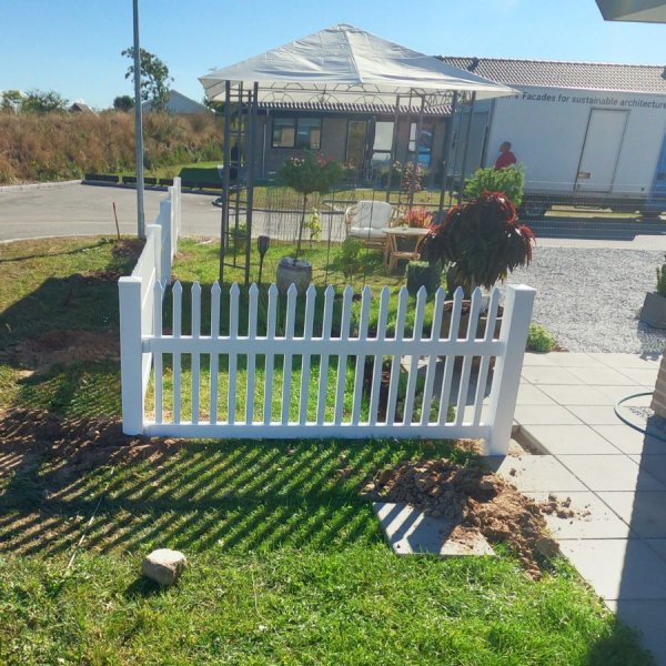 PVC Skagen hegn lige med smalle stave i 180x80cm (BxH)