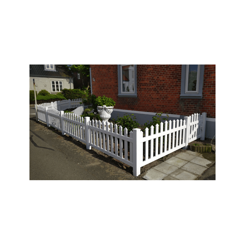 PVC Skagen hegn med bue opad og lige brede stave i 180x80cm