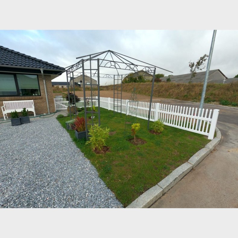 PVC Skagen hegn lige med smalle stave i 180x80cm