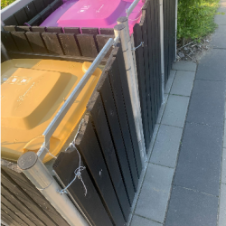 Hide Wood Black skraldespandsskjuler til 3 x 240L &#150;elegant og praktisk affaldslsning i dansk design