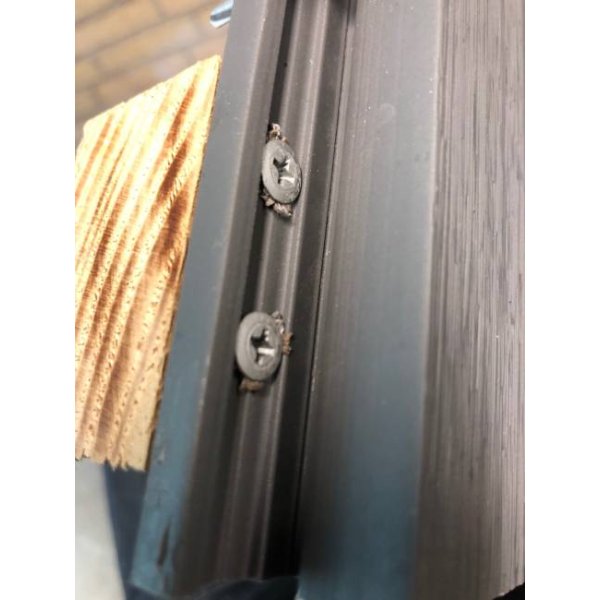 Platinklasse: Lefkas LODRET komposithegn m. bekldning p 2 sider inkl. galv. stolper og tilbehr