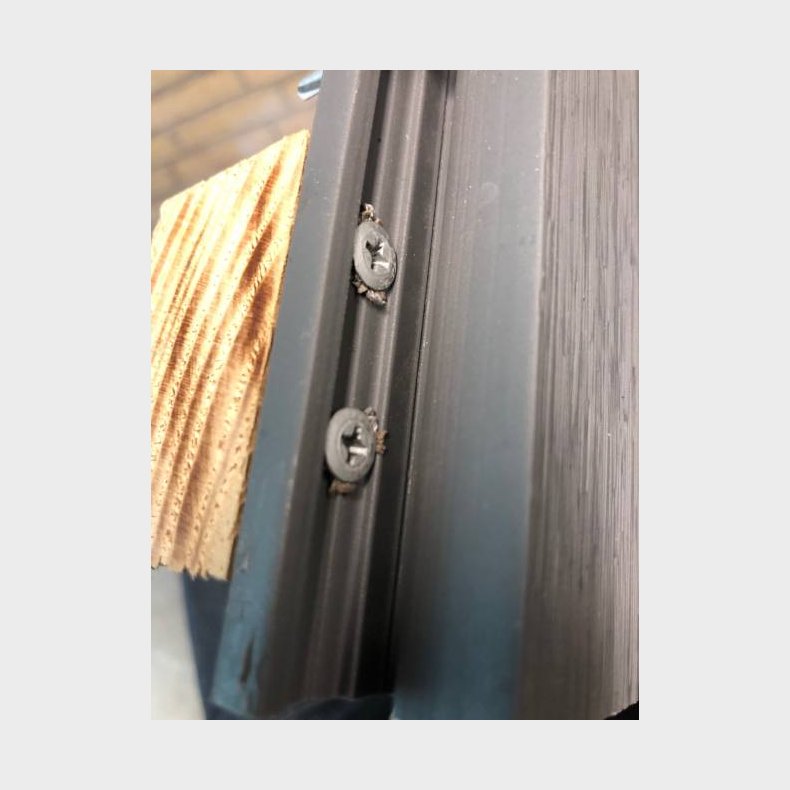 Lefkas lodret komposithegn med bekldning p 2 sider - Platinklasse