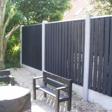 Bræddehegn lodret sortmalet