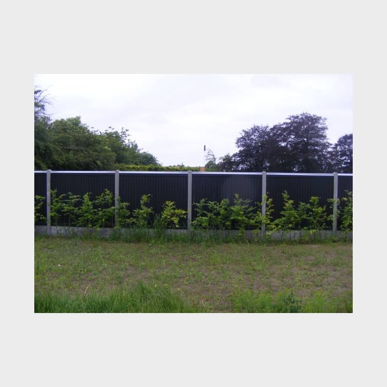 Lgtehegn i sortmalet trykimprgneret gran 189x180cm (210cm over jord)