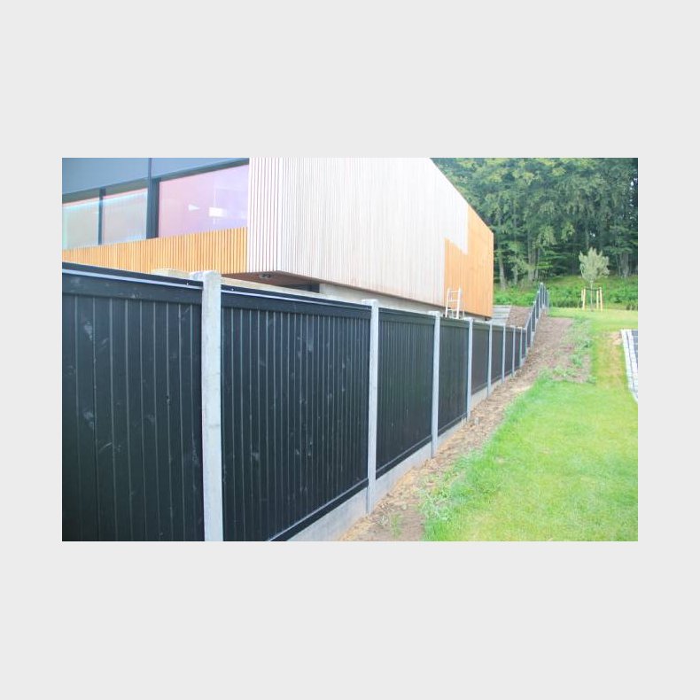 Lgtehegn i sortmalet trykimprgneret gran 189x180cm (210cm over jord)