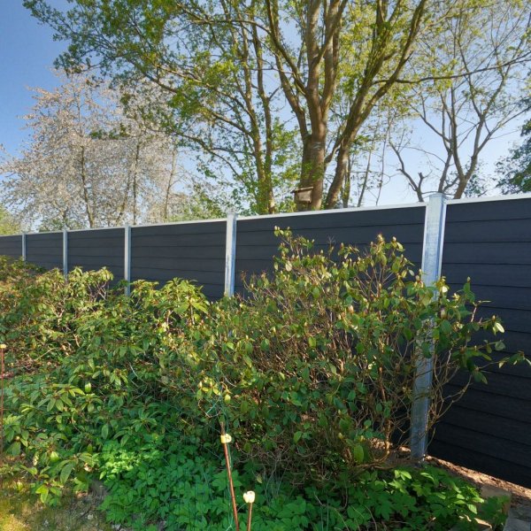 Stockholm dobbeltklink komposithegn med galvaniserede stlstolper - Slvklasse