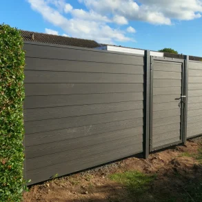 Stockholm komposithegn med alu stolper i antracit - Slvklasse